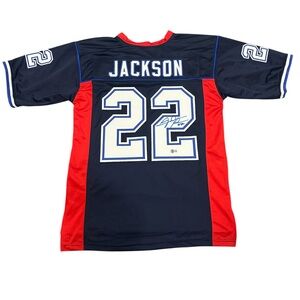 Fred Jackson Signed  Jersey #22 – Beckett Witness Certified Auto